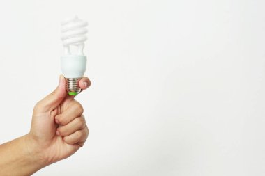 LED ampuller elektrik faturanızı neredeyse ikiye katlar..
