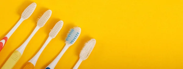 Old Toothbrush Yellow Background — Stock Photo, Image