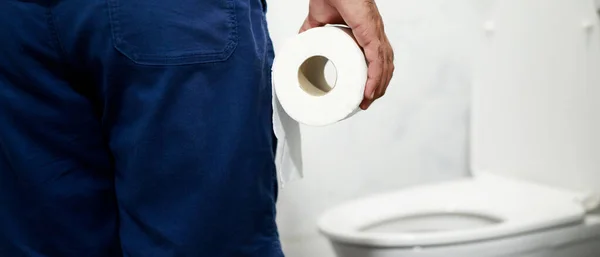 Man Suffers Diarrhea Hand Hold Tissue Paper Roll Front Toilet — Stock Photo, Image