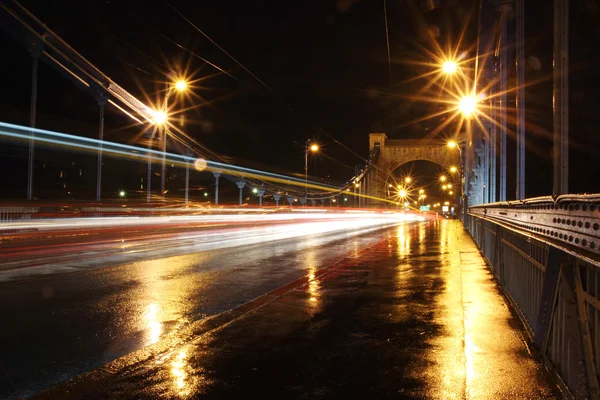 Miejski scena z naciskiem na moście grunwadzki w Wrocław, Polska — Zdjęcie stockowe