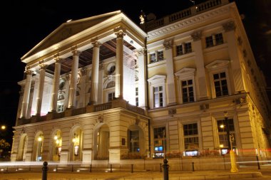 Geceleri, Polonya Wroclaw Opera