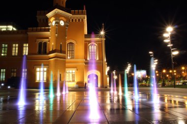 Wroclaw tren istasyonunda gece, Polonya