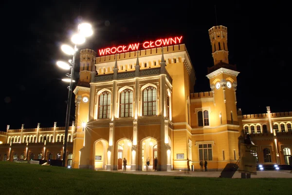 Main Railway Station in Wroclaw at night, Poland — Stock Photo, Image