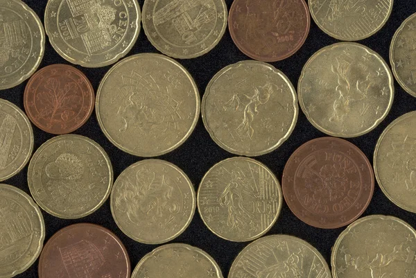 Euromynt på svart bakgrund — Stockfoto