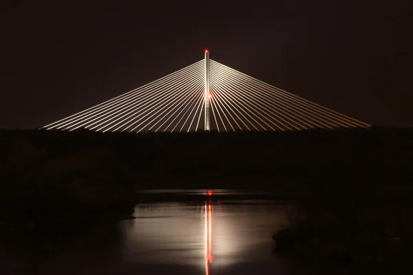 Puente moderno por la noche, Wroclaw, Polonia — Foto de Stock