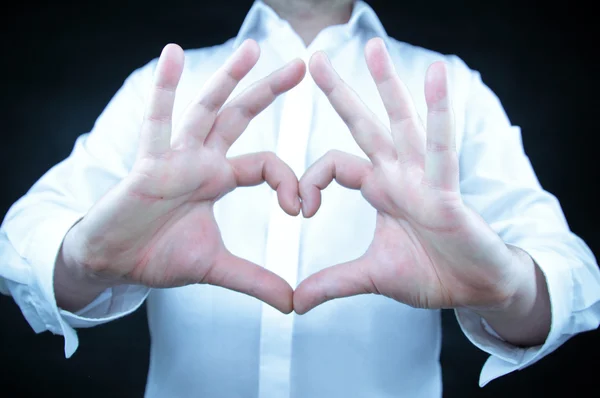 Ręce w formie serca — Zdjęcie stockowe