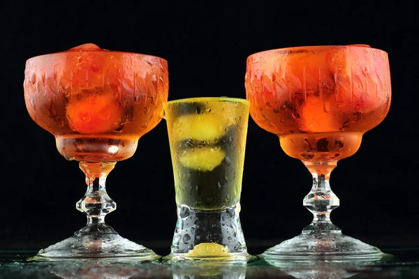 Гарні кольорові напої з льодом — стокове фото