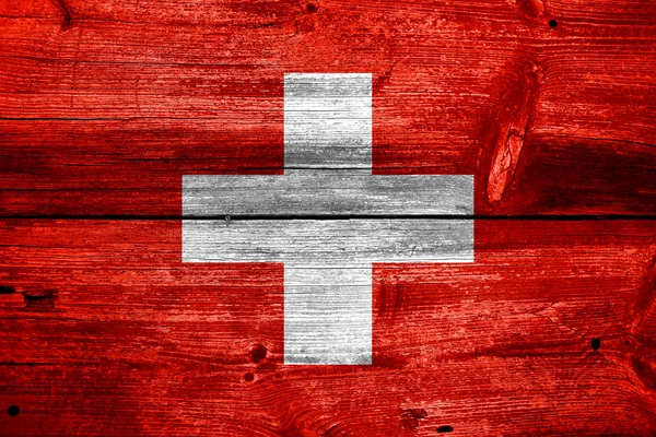 오래 된 나무 판자 배경에 그려진 스위스 깃발 — 스톡 사진