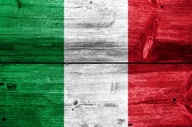 eski ahşap tahta zemin üzerine boyalı İtalya bayrağı