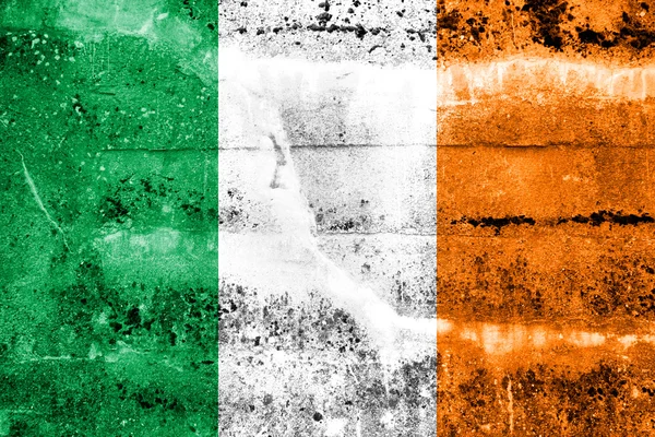 Irland flagga målade på grunge vägg — Stockfoto