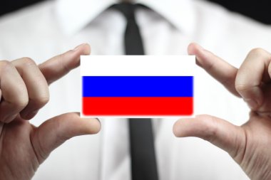 Kartvizit Rusya bayrağı ile tutan işadamı