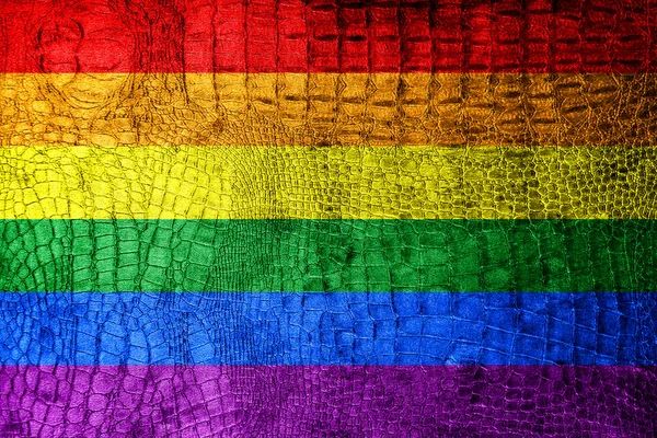 Bandera de arco iris pintada en textura de cocodrilo de lujo — Foto de Stock