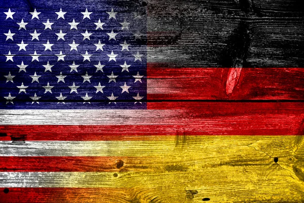 Flaga USA i Niemcy, malowane na stary tekstura drewna deski — Zdjęcie stockowe
