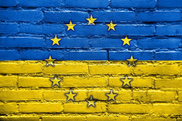 UE et Ukraine Drapeau peint sur un mur de briques — Photo