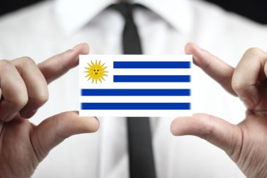 Kartvizit uruguay bayrağı ile tutan işadamı