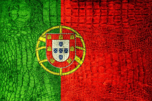 Bandeira de Portugal pintada sobre textura de crocodilo de luxo — Fotografia de Stock