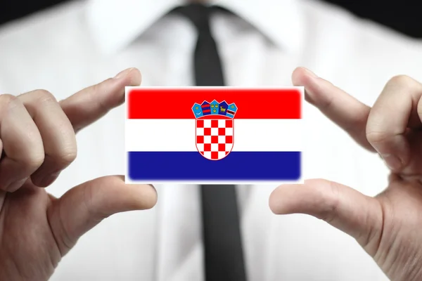 Empresario con una tarjeta de visita con bandera de Croacia — Foto de Stock