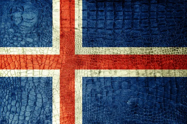Исландский флаг, раскрашенный на роскошной текстуре крокодила — стоковое фото