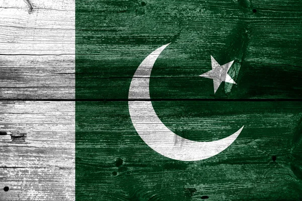 Bandera de Pakistán pintada sobre madera vieja textura del tablón — Foto de Stock