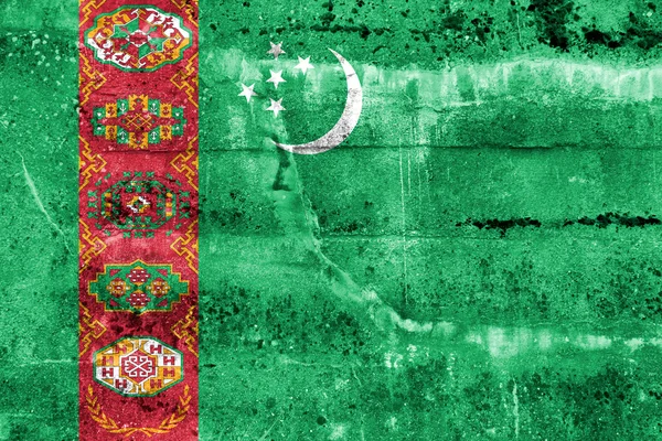 Turkmenistan flagga målade på grunge vägg — Stockfoto