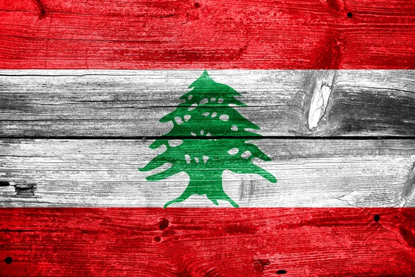 Bendera Lebanon dicat pada tekstur papan kayu lama — Stok Foto