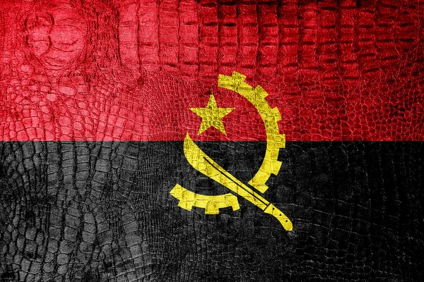 Angola Bandiera dipinta su texture di coccodrillo di lusso — Foto Stock