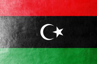 deri dokusu üzerinde boyalı libya bayrağı