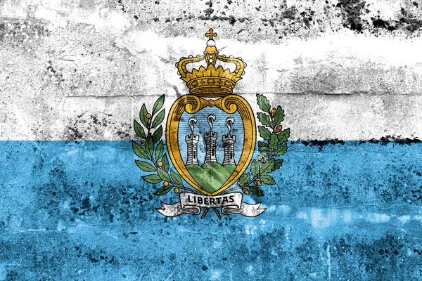 San Marino-flagget malt på grungevegg – stockfoto