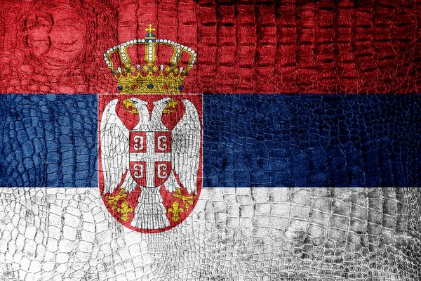 Servië vlag geschilderd op luxe krokodil textuur — Stockfoto