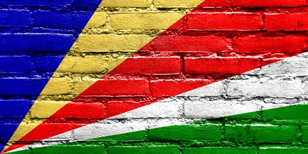 Seychellen-Flagge an Ziegelwand gemalt — Stockfoto