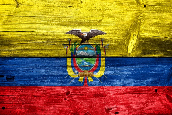 Bandera de Ecuador pintada sobre madera vieja textura de tablón — Foto de Stock