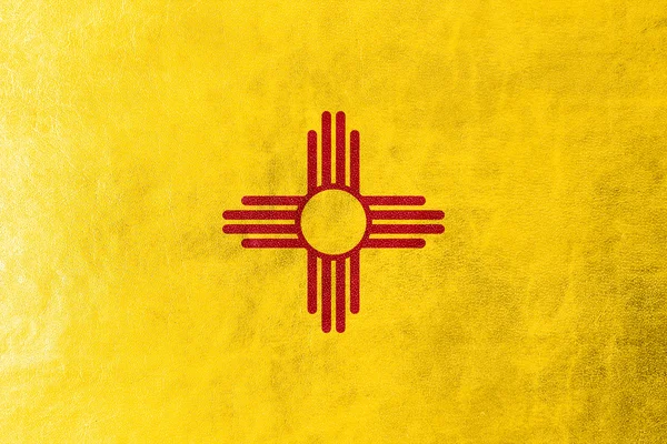 Bandera del Estado de Nuevo México pintada sobre textura de cuero — Foto de Stock