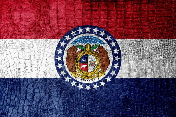 Missouri state flagga målade på lyxiga krokodil konsistens — Stockfoto