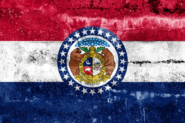 Flagge des Bundesstaates Missouri an Grunge-Wand gemalt — Stockfoto