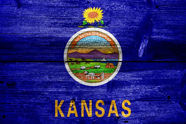 Bandera del Estado de Kansas pintada en textura de madera vieja —  Fotos de Stock