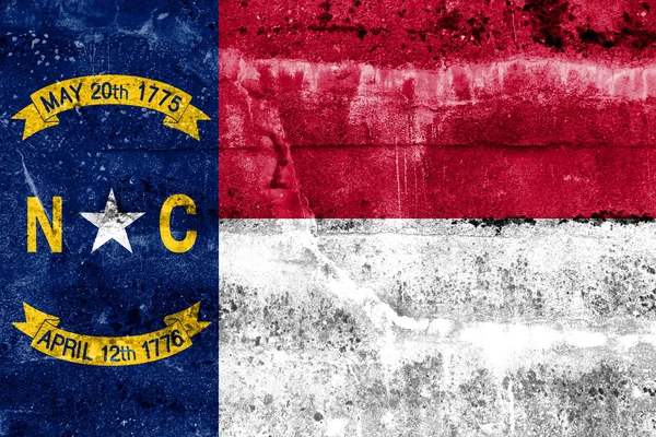 North Carolina State Bandeira pintada na parede grunge — Fotografia de Stock