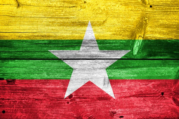 Burma Flagge auf alten Holzplanken bemalt — Stockfoto