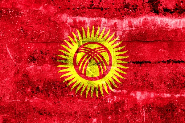 Kirgizisztán zászló festett falra grunge — Stock Fotó