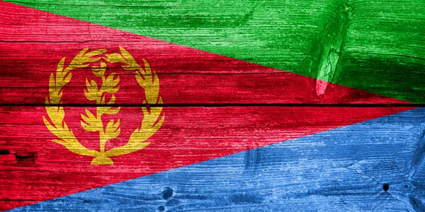 Bandera de Eritrea pintada sobre madera vieja textura de tablón —  Fotos de Stock