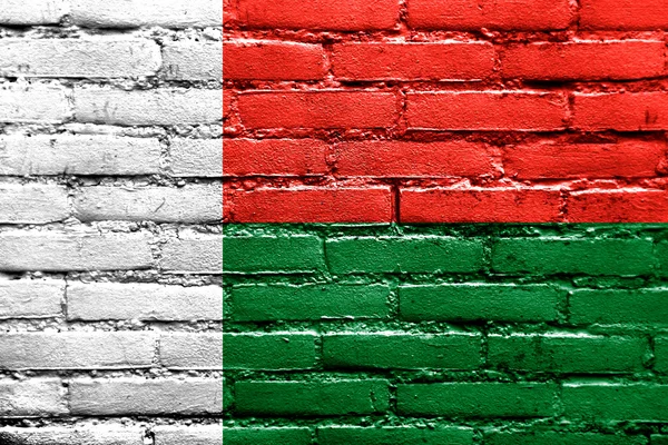 Flaga Madagaskaru malowana na ceglanej ścianie — Zdjęcie stockowe