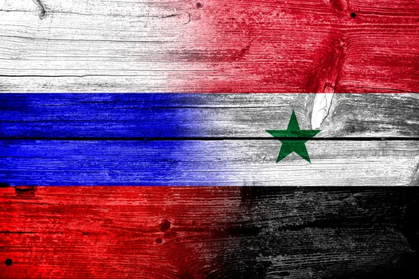 Rusland en Syrië vlag geschilderd op oude houten plank textuur — Stockfoto