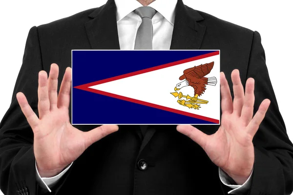 Empresario con una tarjeta de visita con bandera de Samoa Americana — Foto de Stock