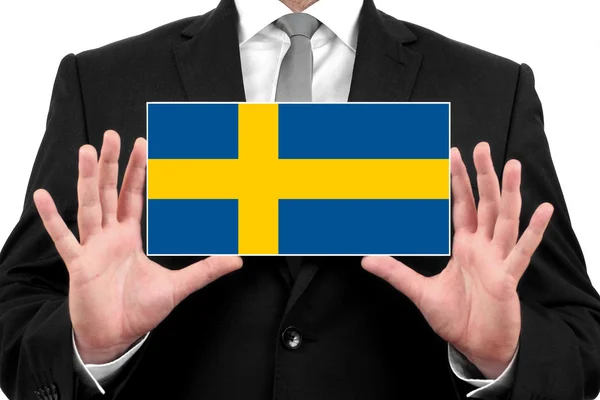 Empresário segurando um cartão de visita com a bandeira da Suécia — Fotografia de Stock