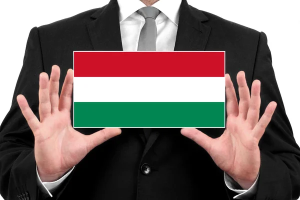 Geschäftsmann mit einer Visitenkarte mit ungarischer Flagge — Stockfoto