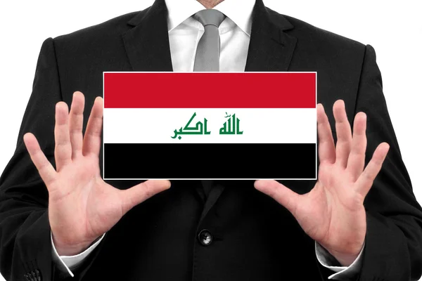 Empresário segurando um cartão de visita com bandeira do Iraque — Fotografia de Stock