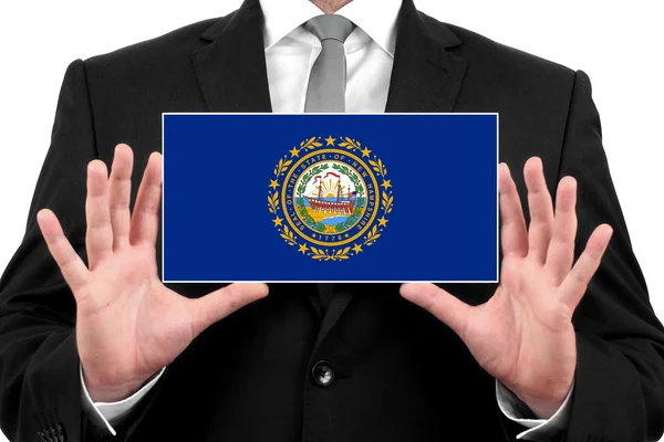 Empresário segurando um cartão de visita com Bandeira do Estado de New Hampshire — Fotografia de Stock