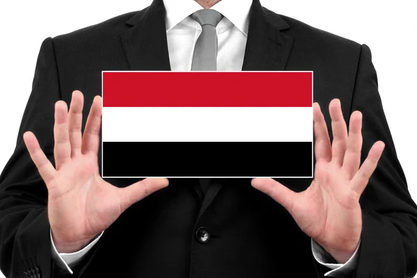 Affärsman som innehar ett visitkort med yemen flagga — Stockfoto