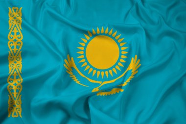 Kazakistan bayrağı sallayarak