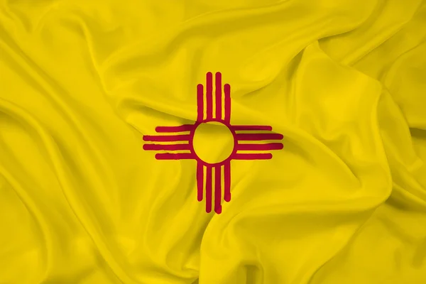 Brandissant le drapeau du Nouveau-Mexique — Photo