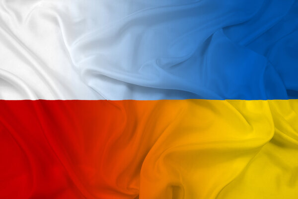 Размахивая флагом Польши и Украины
